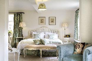 the woolpack hotel