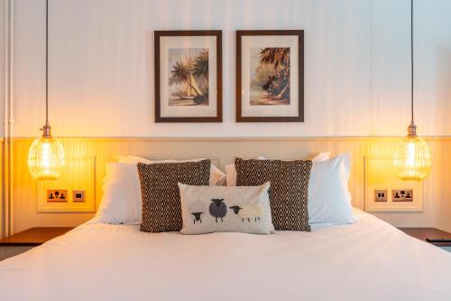 the woolpack hotel