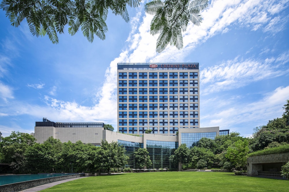 crowne plaza chengdu panda garden by ihg near panda base