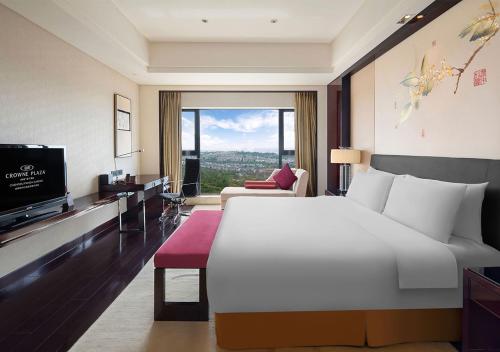 crowne plaza chengdu panda garden by ihg near panda base