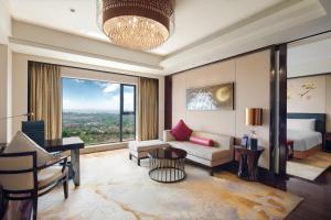 crowne plaza chengdu panda garden by ihg near panda base
