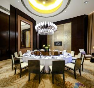 crowne plaza chengdu panda garden by ihg near panda base