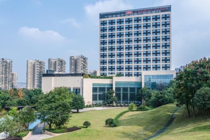 crowne plaza chengdu panda garden by ihg near panda base
