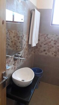 white water inn mcleodganj