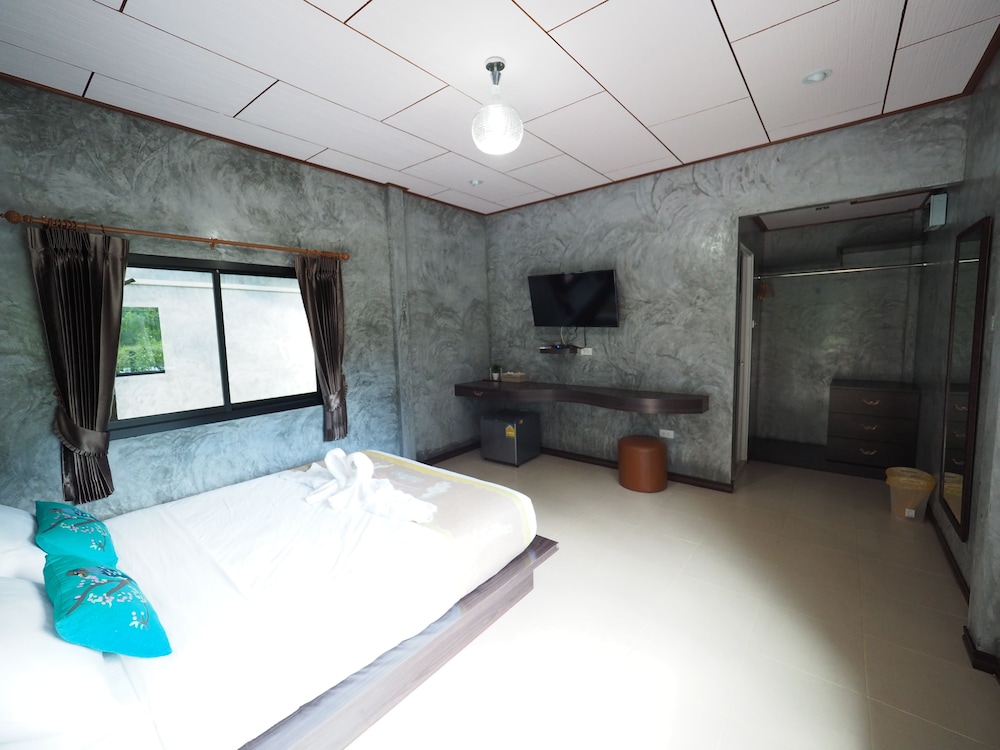 baan keree thara khiri wong