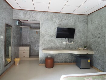 baan keree thara khiri wong