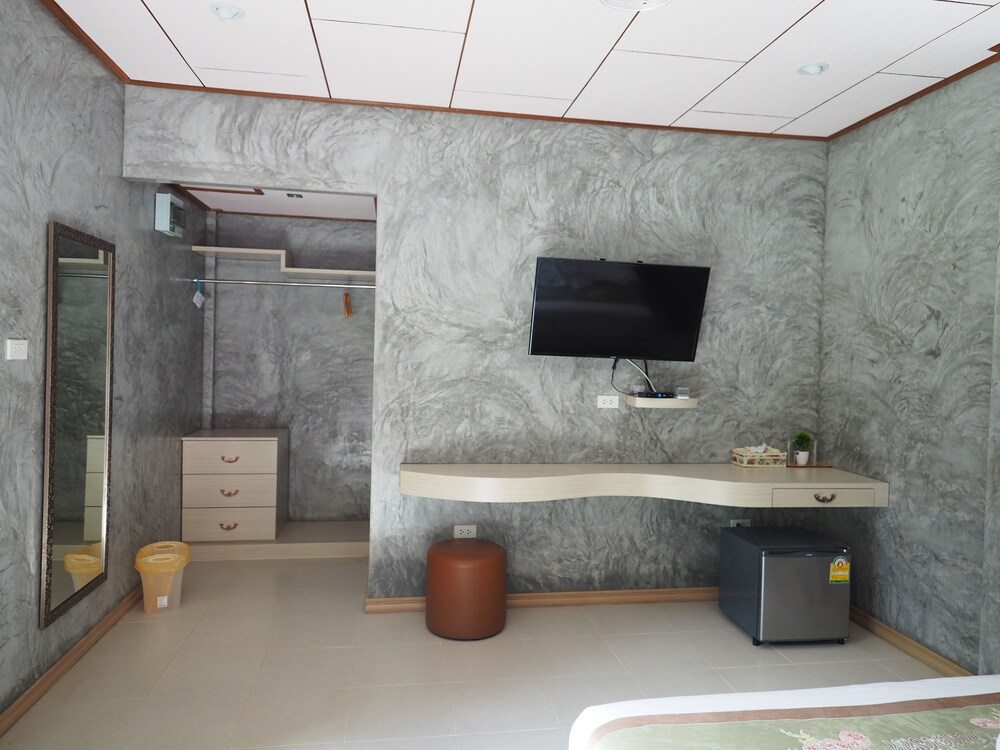 baan keree thara khiri wong