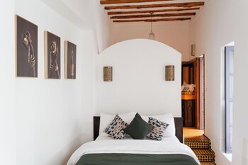 riad twilight