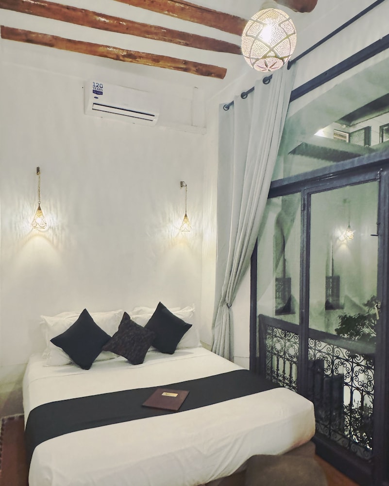 riad twilight