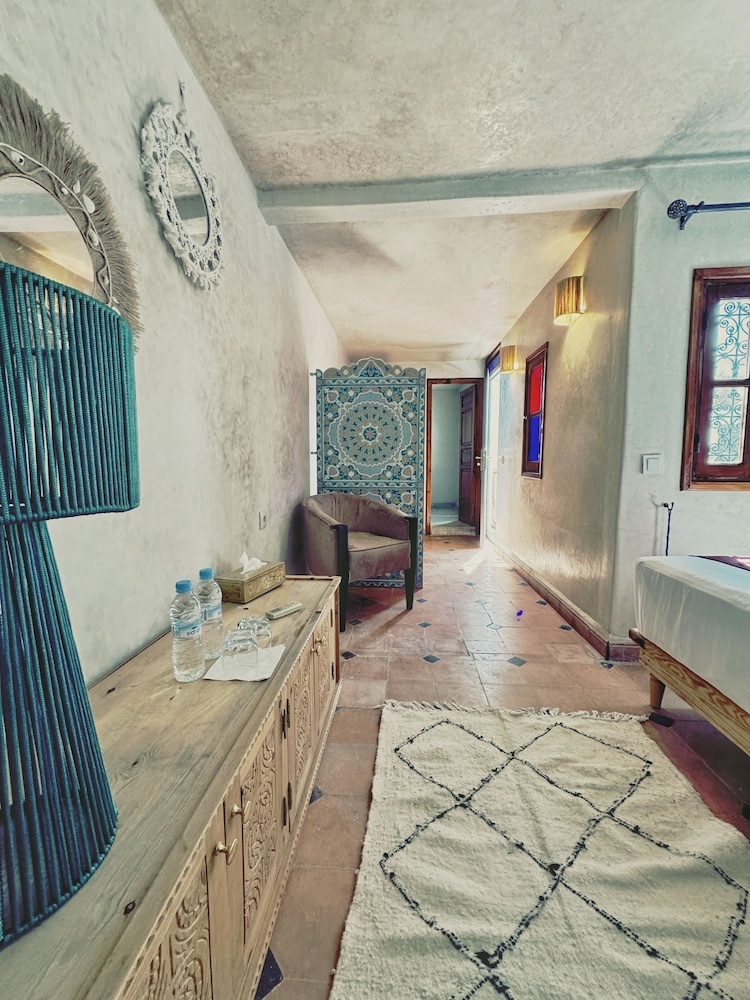 riad twilight