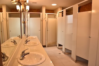 canmore hotel hostel