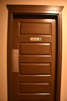 canmore hotel hostel