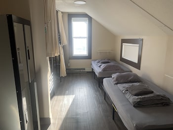 canmore hotel hostel