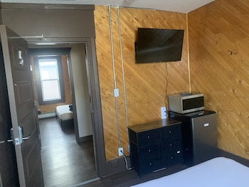 canmore hotel hostel