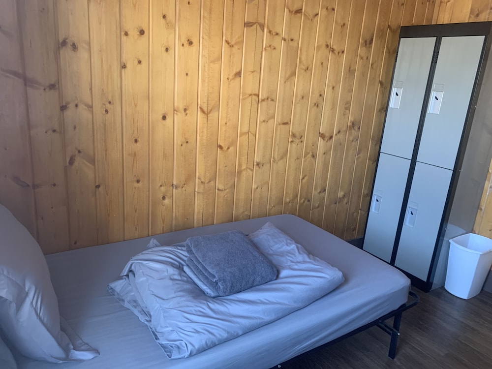 canmore hotel hostel