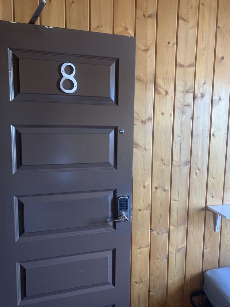 canmore hotel hostel