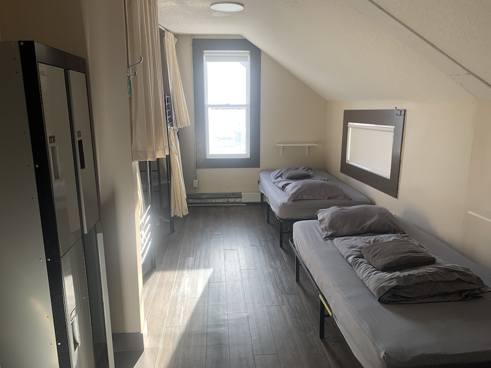 canmore hotel hostel