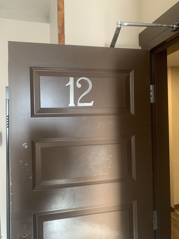 canmore hotel hostel