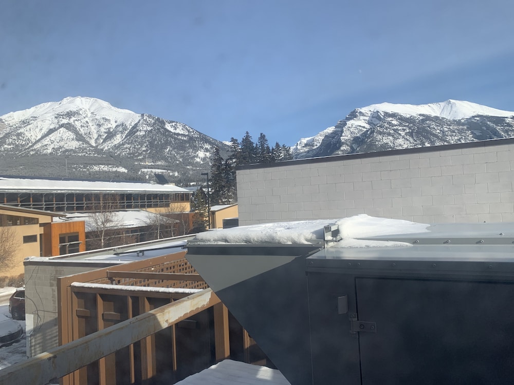 canmore hotel hostel