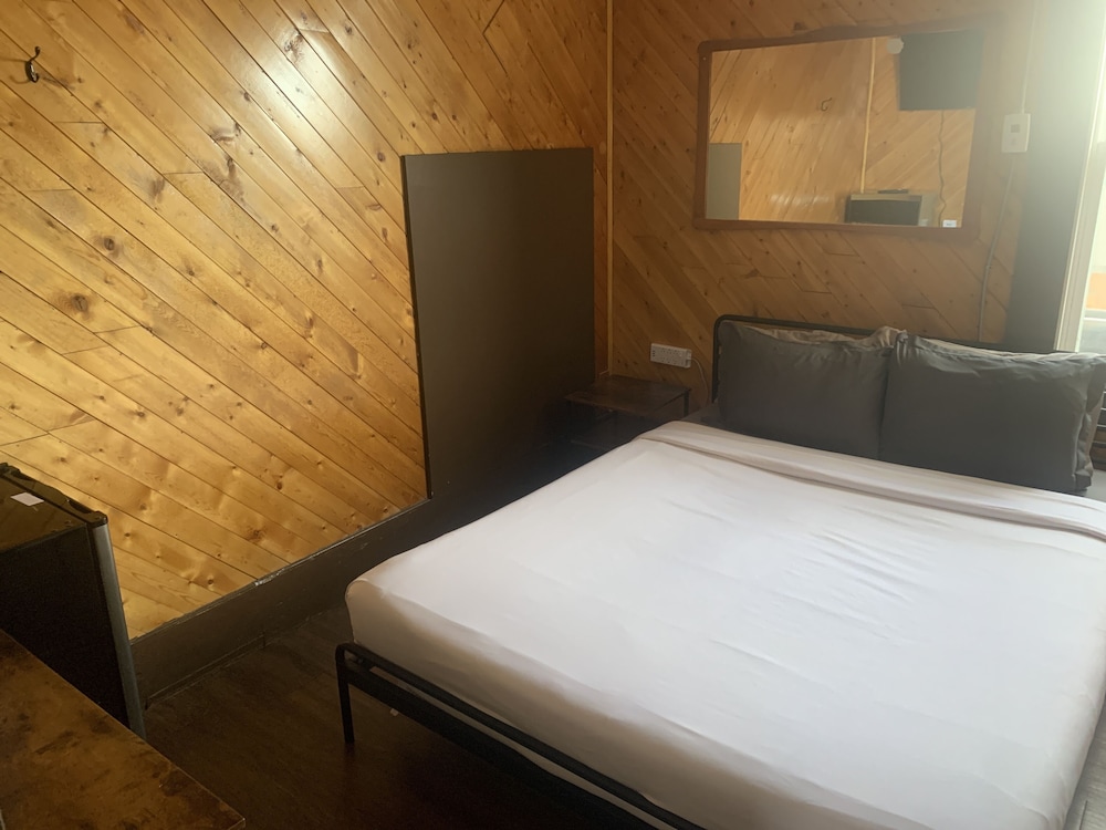 canmore hotel hostel