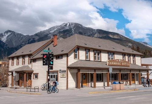 canmore hotel hostel