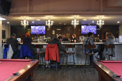 canmore hotel hostel