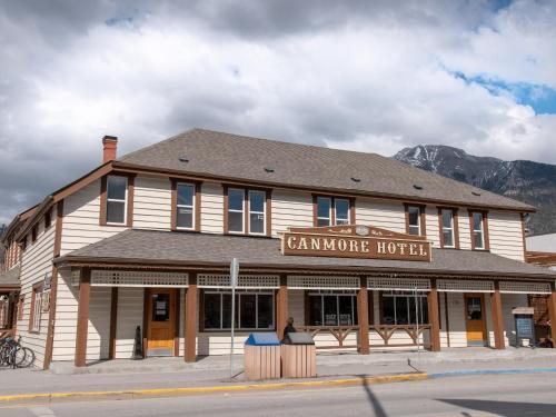 canmore hotel hostel
