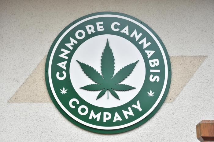 canmore hotel hostel