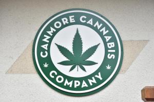 canmore hotel hostel