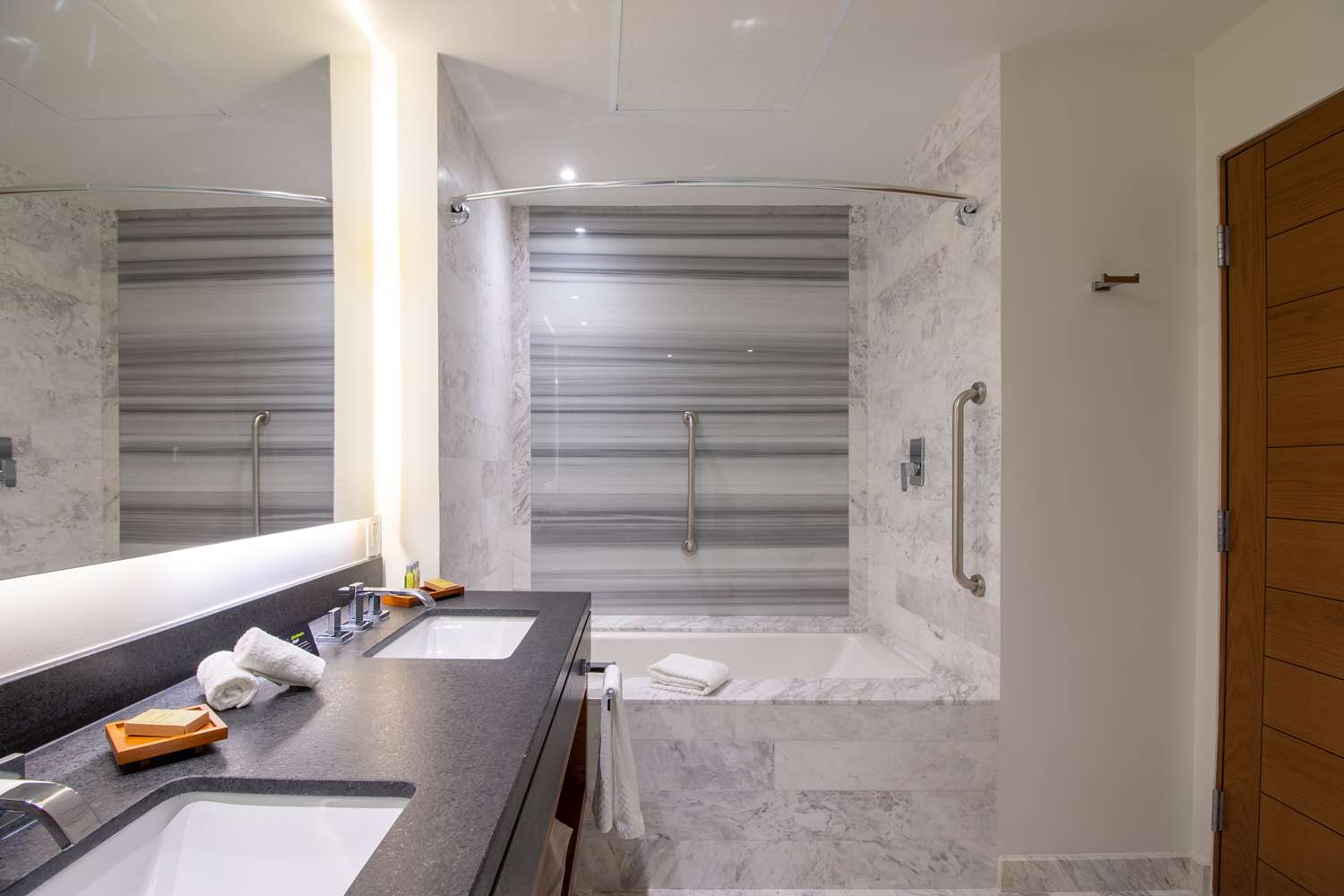 doubletree by hilton celaya