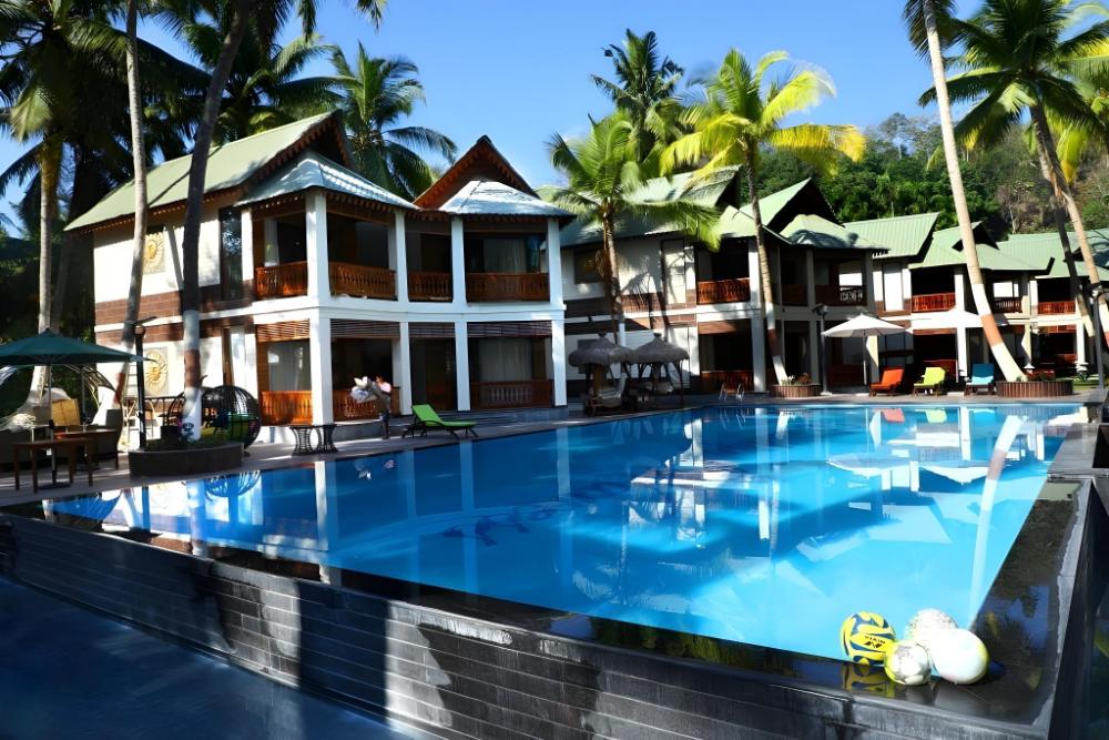 sandyy wavess beach resort