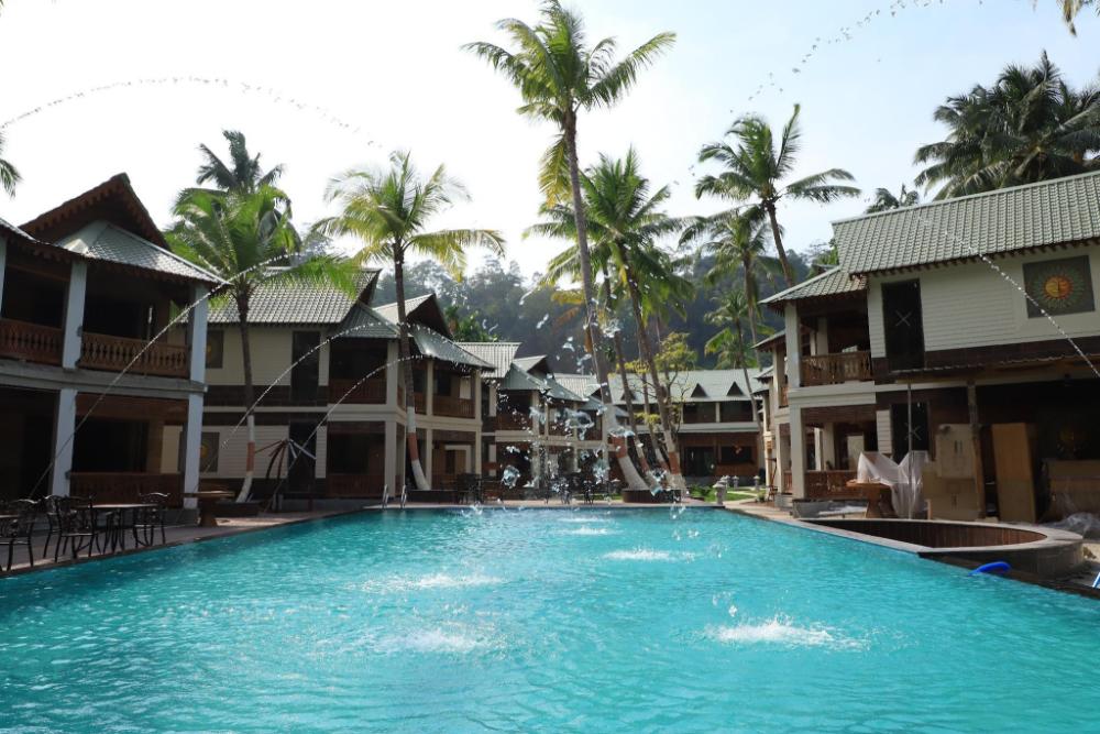 sandyy wavess beach resort