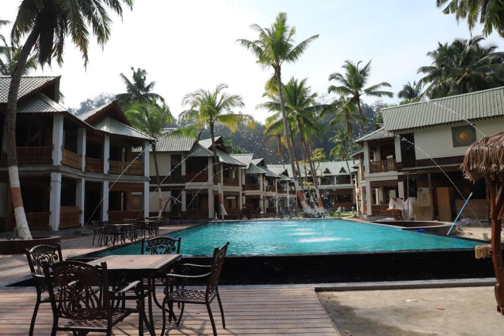 sandyy wavess beach resort