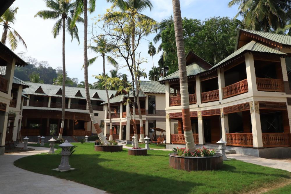 sandyy wavess beach resort