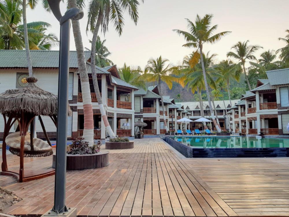 sandyy wavess beach resort