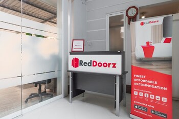 reddoorz near batik tulis celaket 2
