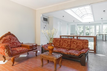 reddoorz near batik tulis celaket 2