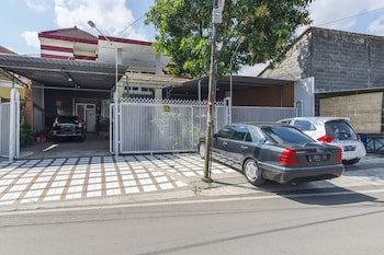 reddoorz near batik tulis celaket 2