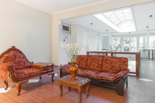 reddoorz near batik tulis celaket 2