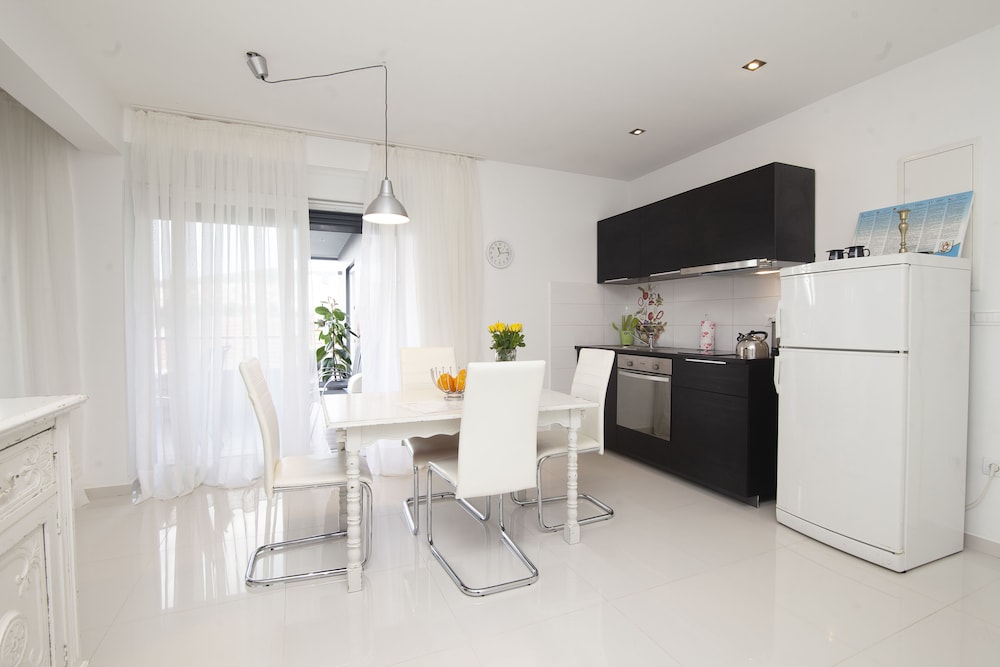 basic mansion mandalina