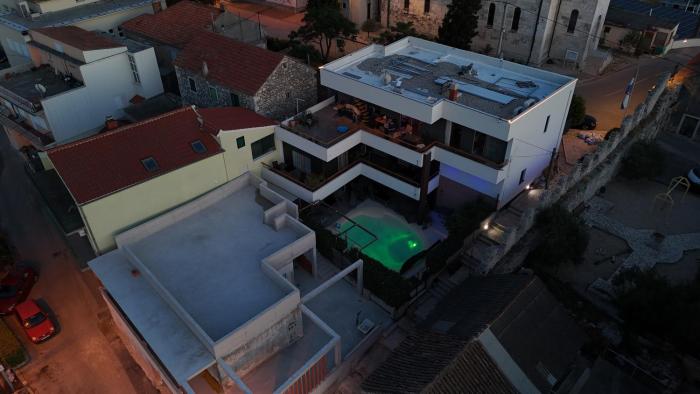 basic mansion mandalina