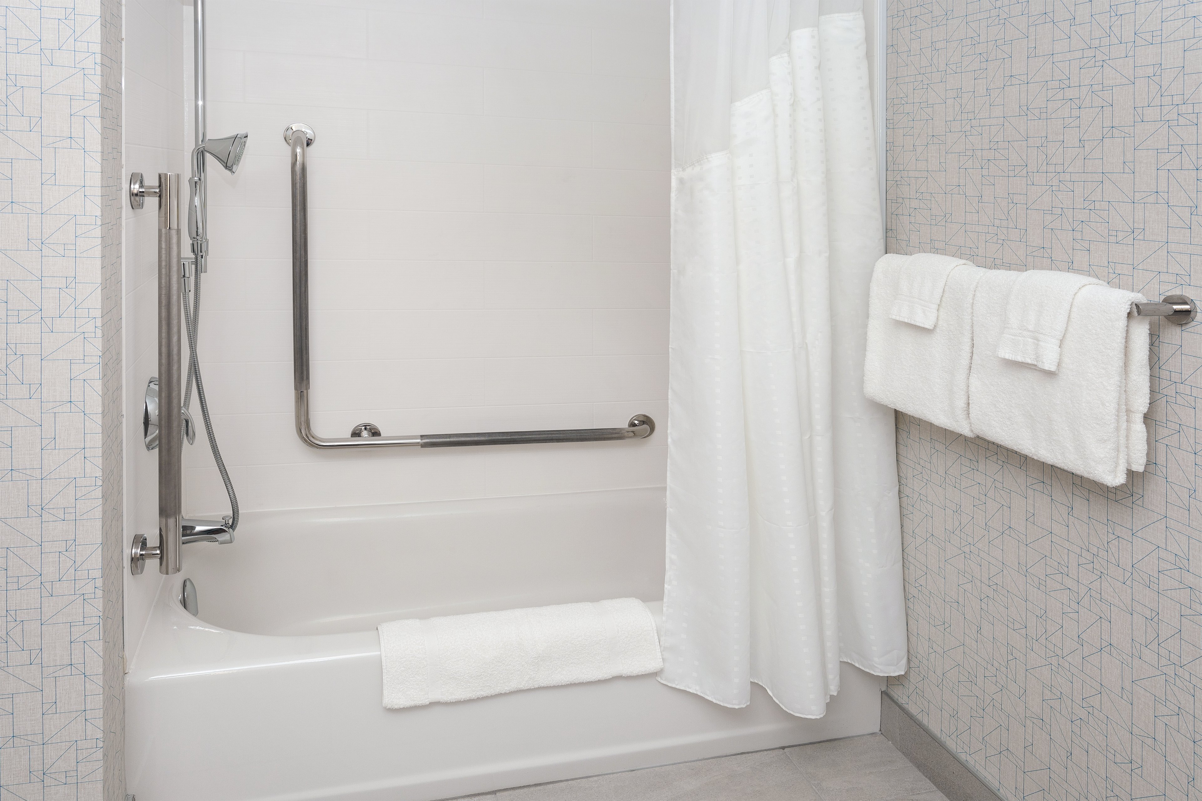 holiday inn express and suites ottawa downtown east