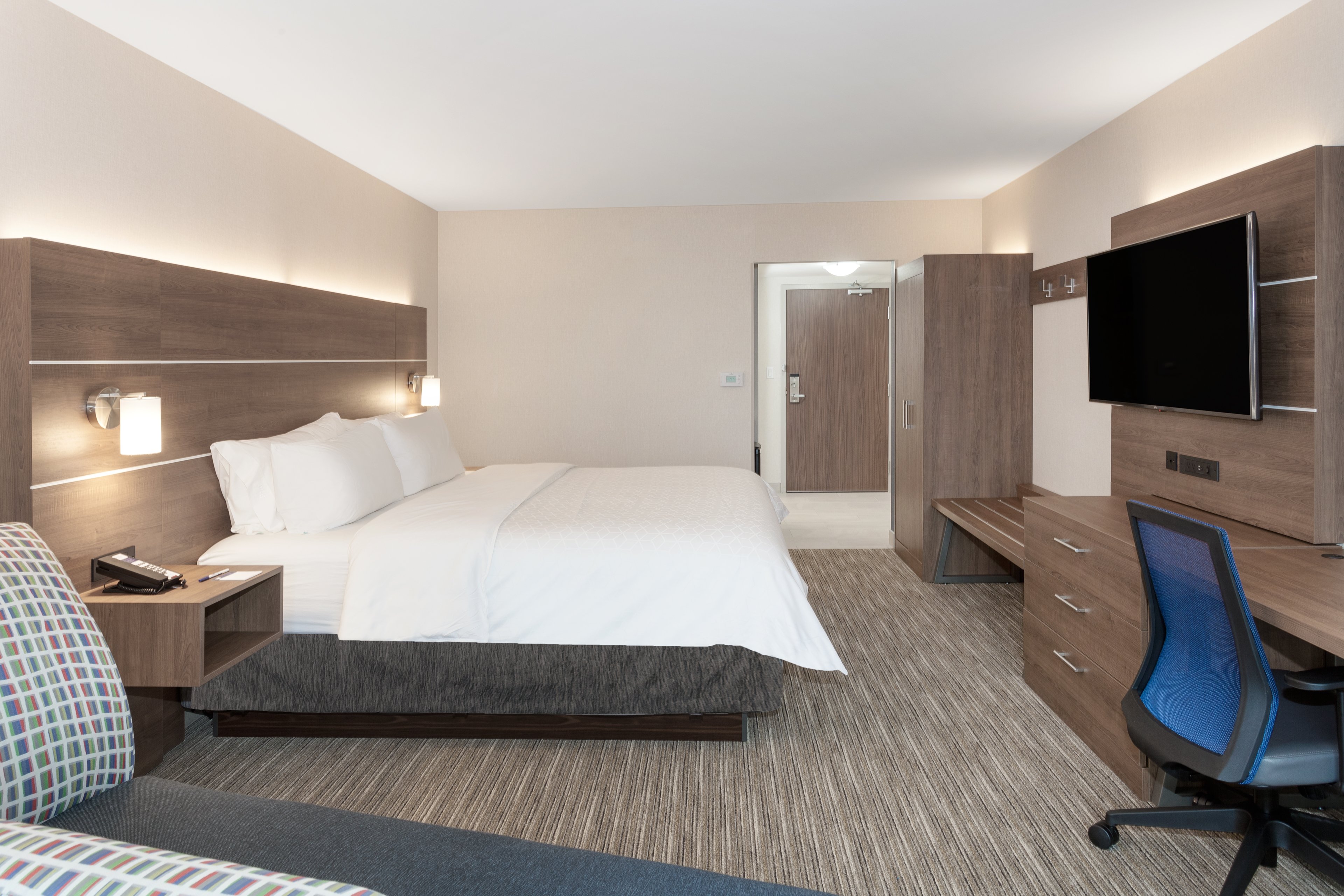 holiday inn express and suites ottawa downtown east