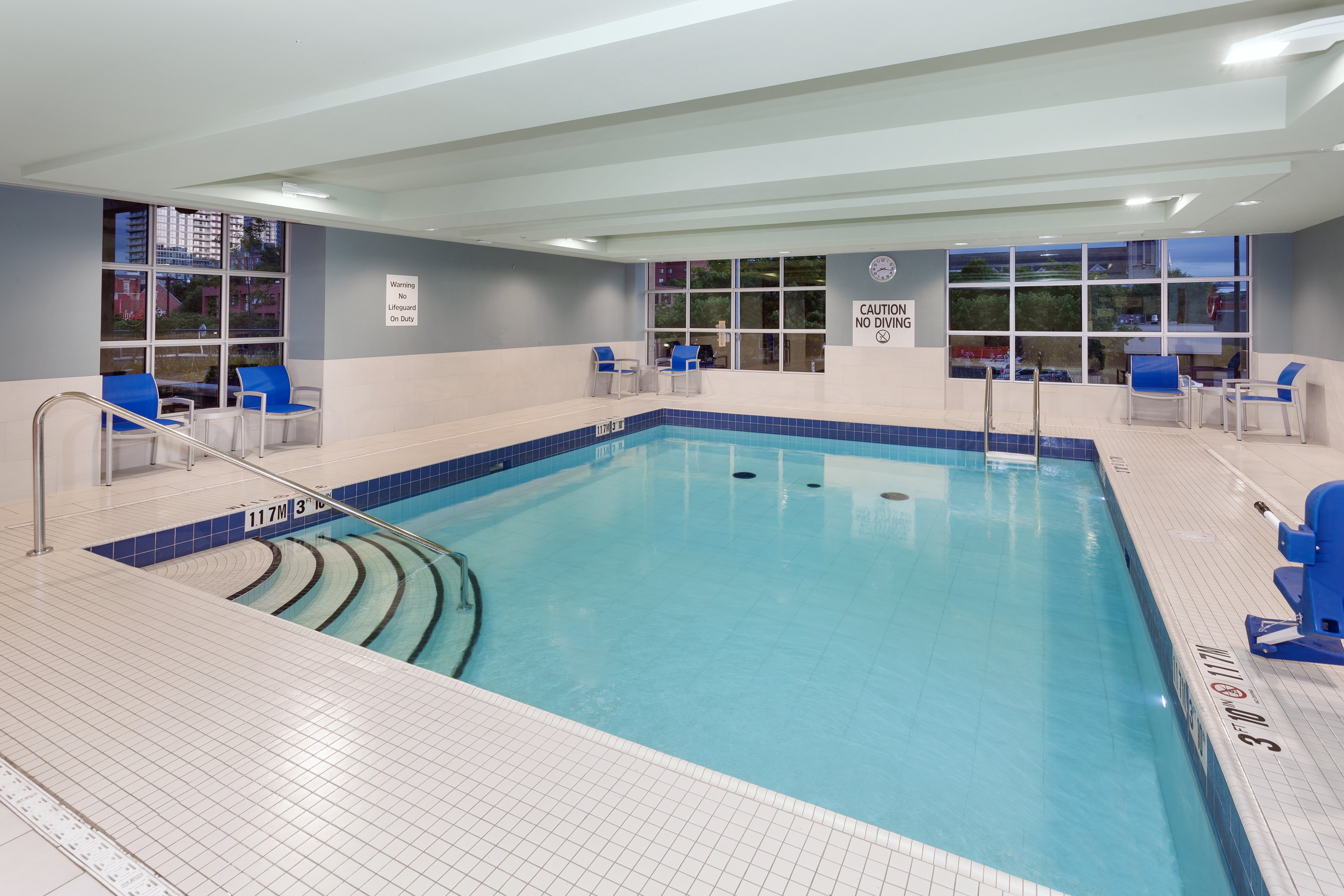 holiday inn express and suites ottawa downtown east