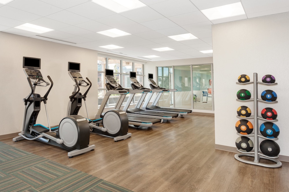 holiday inn express and suites ottawa downtown east