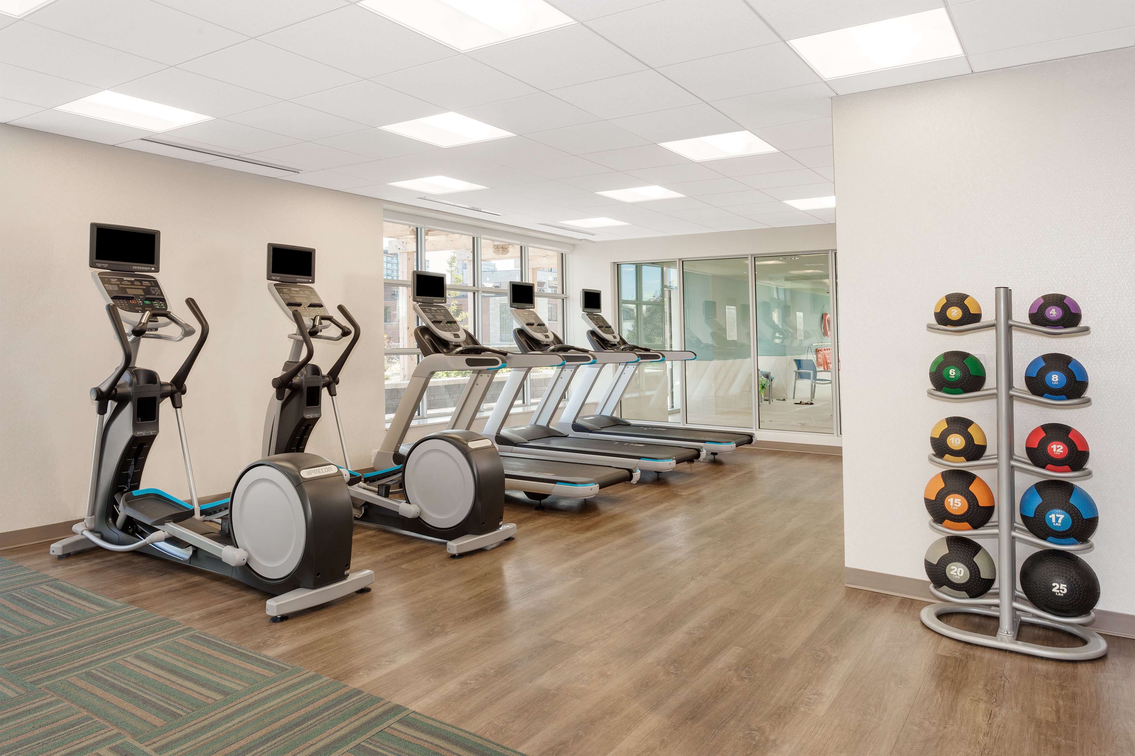 holiday inn express and suites ottawa downtown east