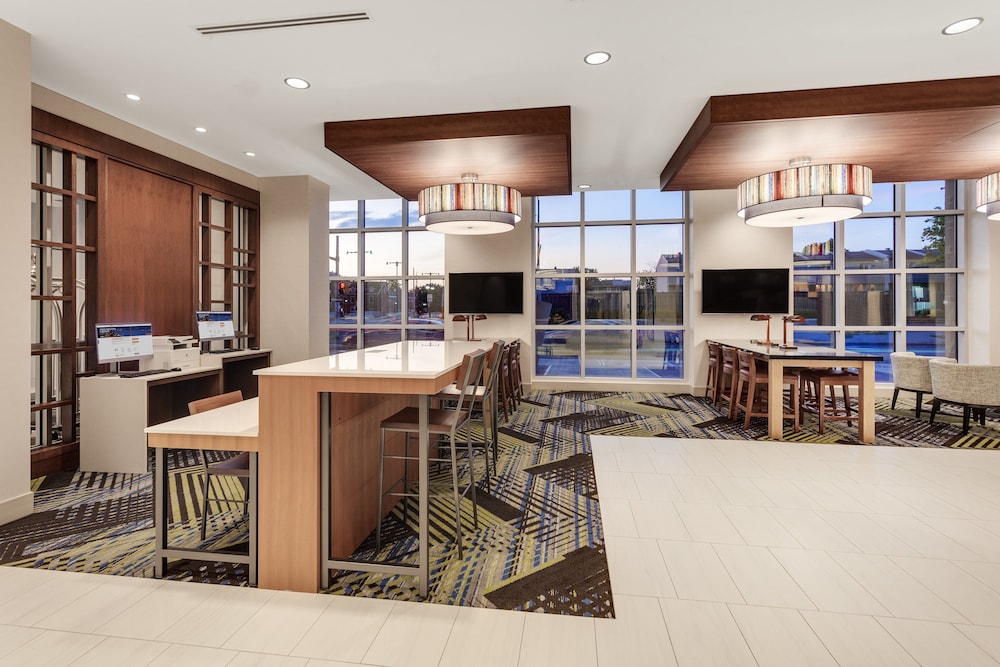 holiday inn express and suites ottawa downtown east
