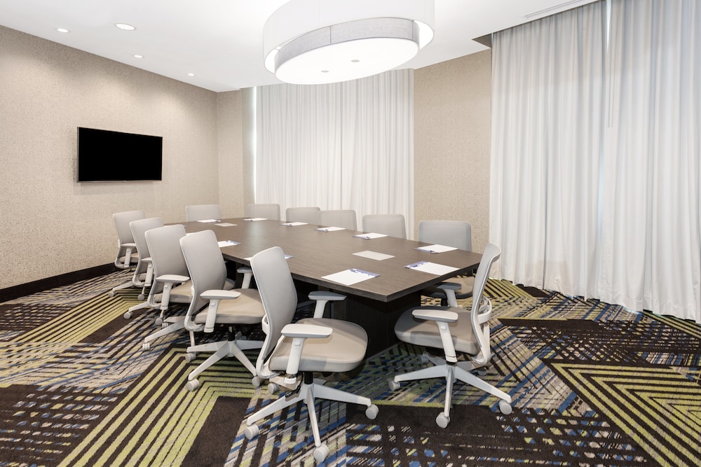 holiday inn express and suites ottawa downtown east