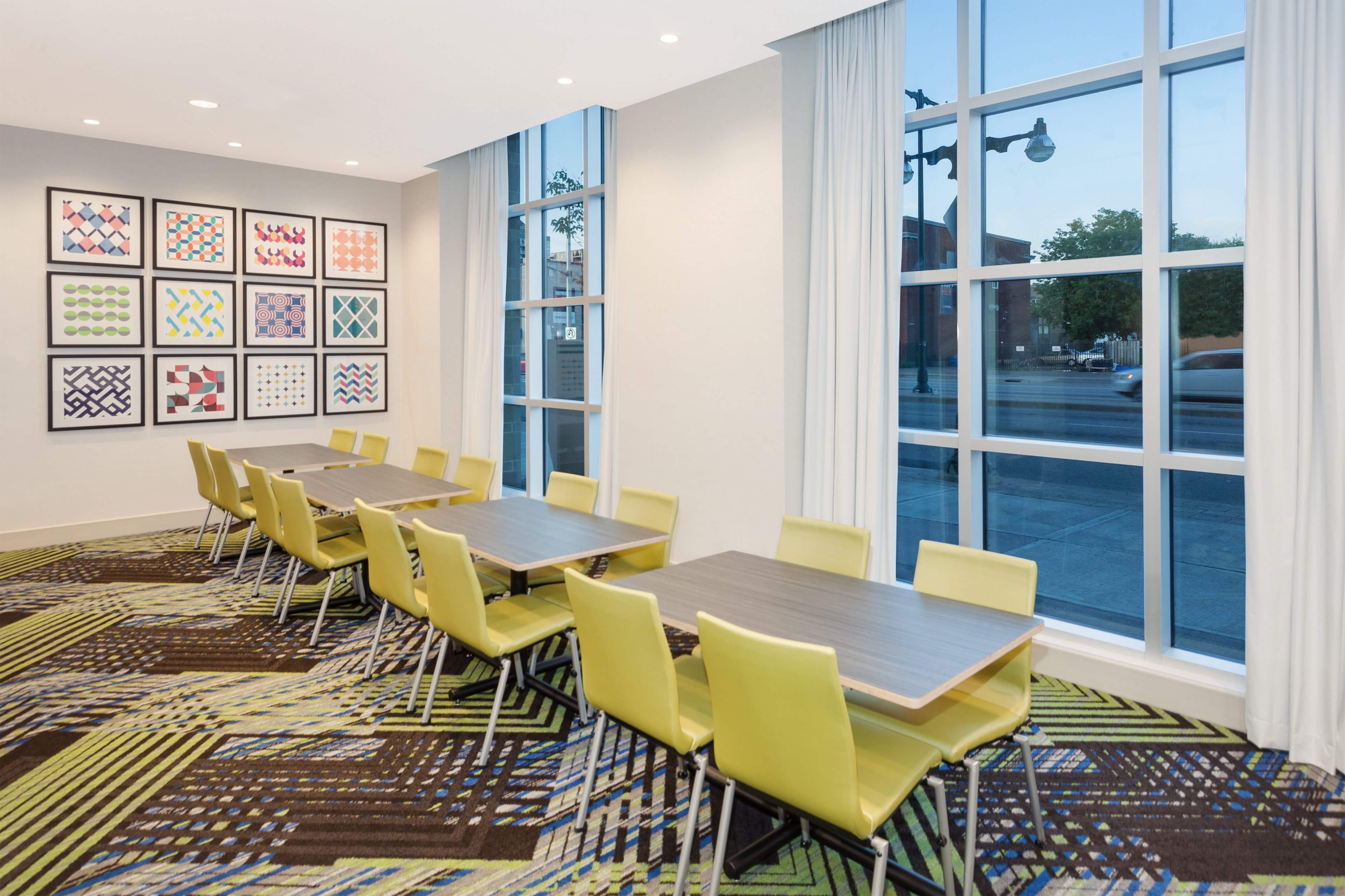 holiday inn express and suites ottawa downtown east
