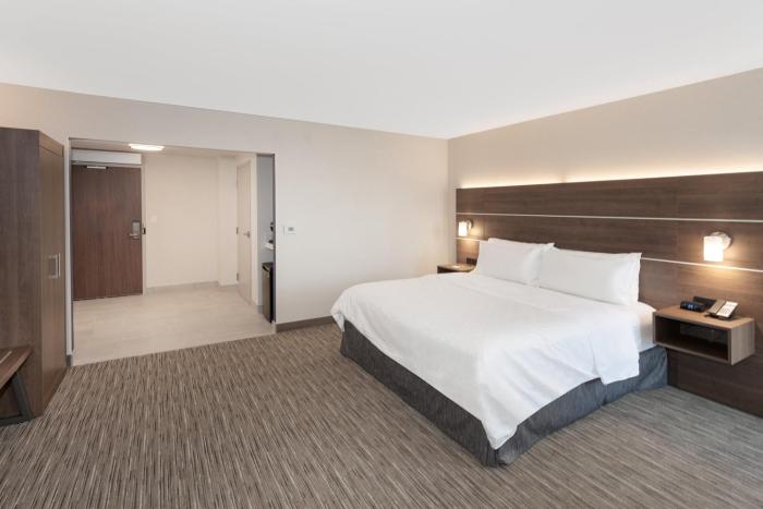 holiday inn express and suites ottawa downtown east
